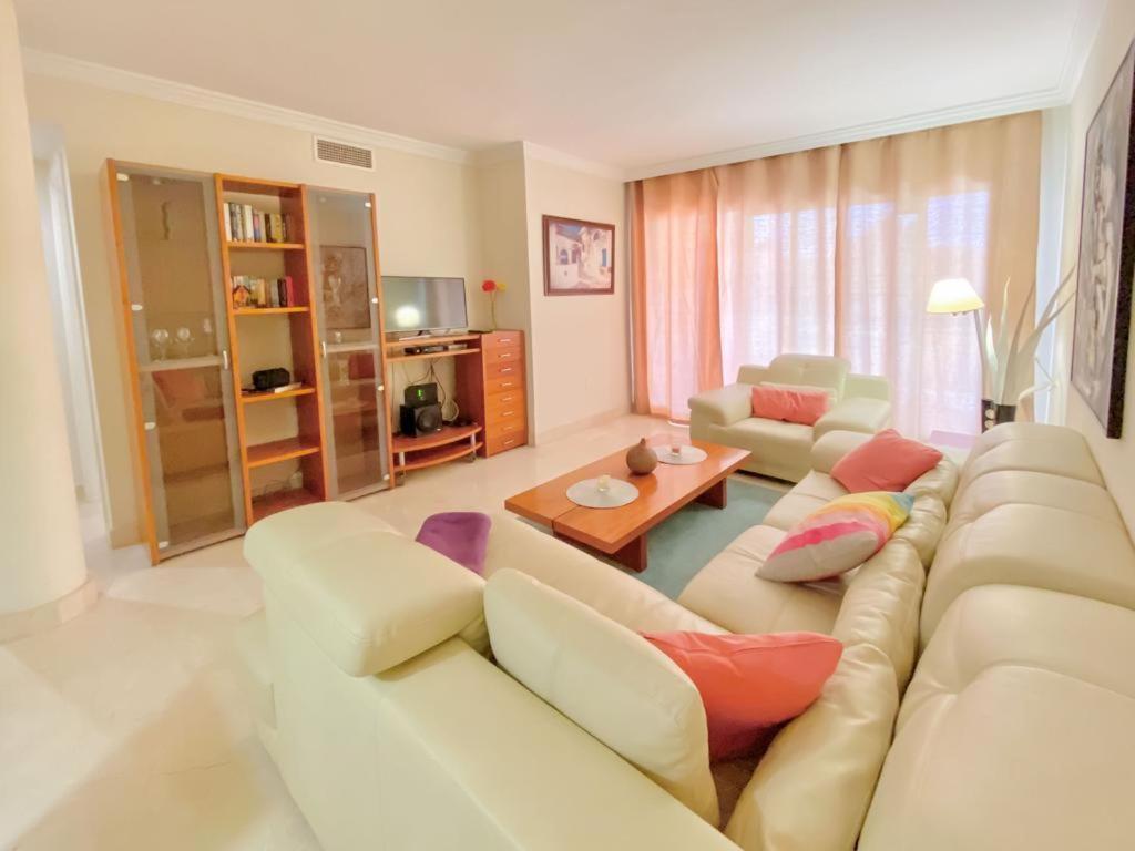 Apartamento En Los Patios De Santa Maria Golf Marbella Exteriér fotografie