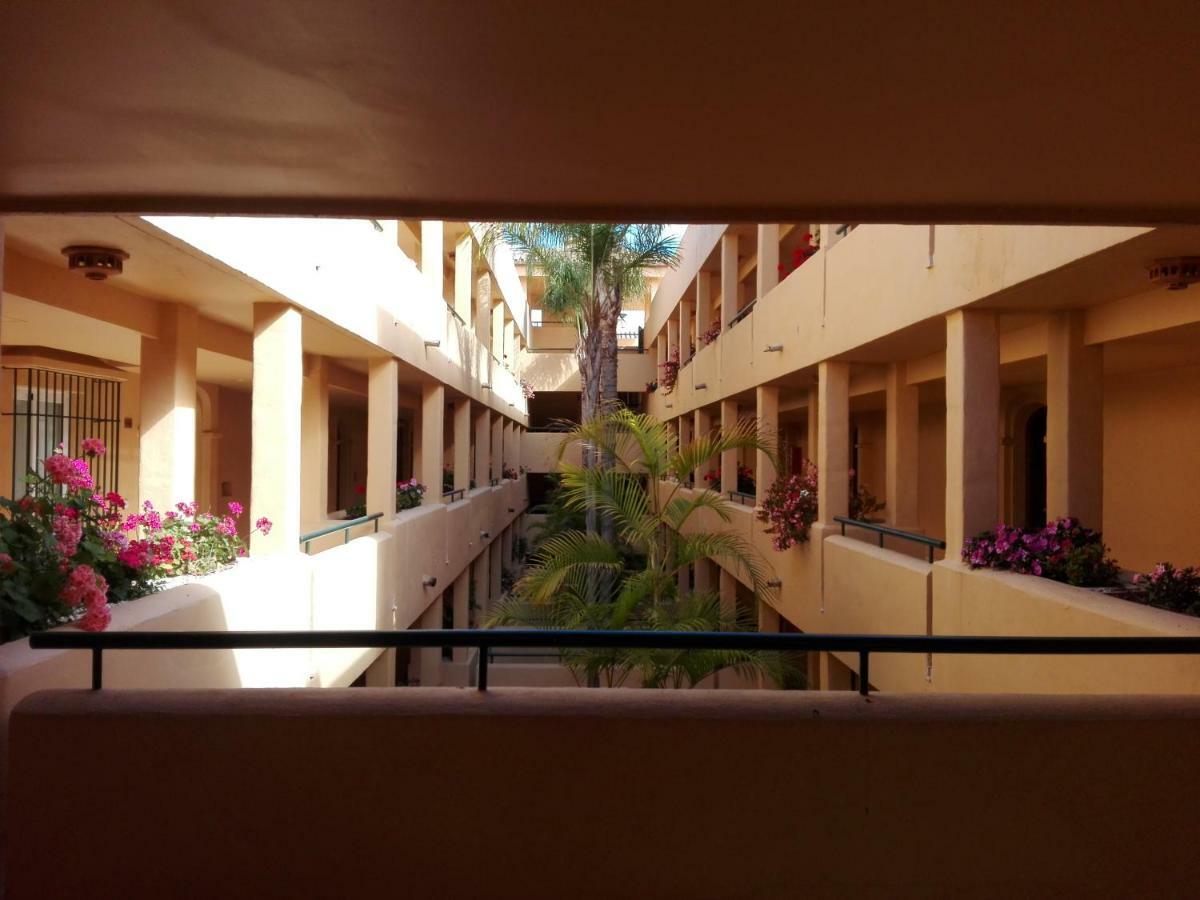 Apartamento En Los Patios De Santa Maria Golf Marbella Exteriér fotografie